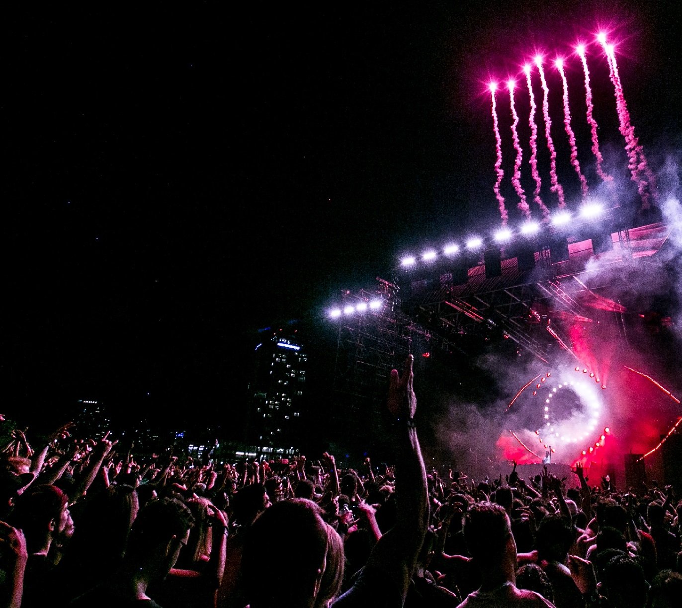 The Exciting Blend of Blanket Primaries and DJ Events and Festivals